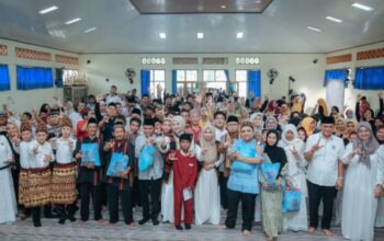 Wagub Lampung Serahkan Paket Sembako ke Siswa Difabel