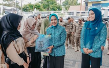 Bakti Sosial Ramadan, TP PKK Provinsi Lampung Salurkan Ratusan Paket Sembako