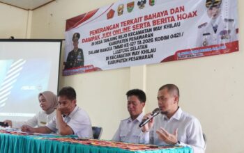 Diskominfotiksan Pesawaran Berikan Sosialisasi Bahaya Judi Online dan Penyebaran Hoaks pada TMMD ke-127